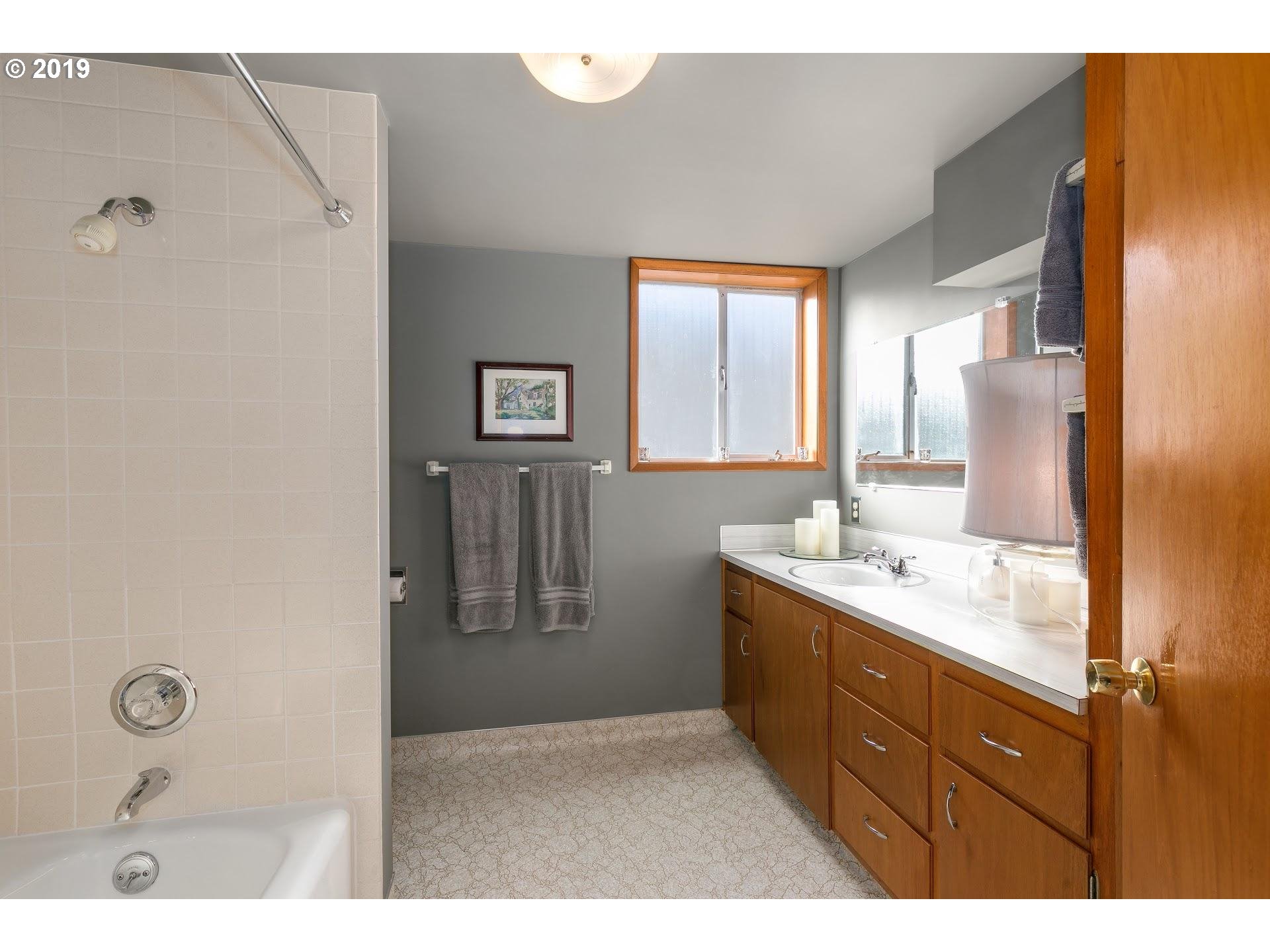 6209 Southwest Tower Way Portland, OR 97221 - Photo 20 of 30 Bathroom
