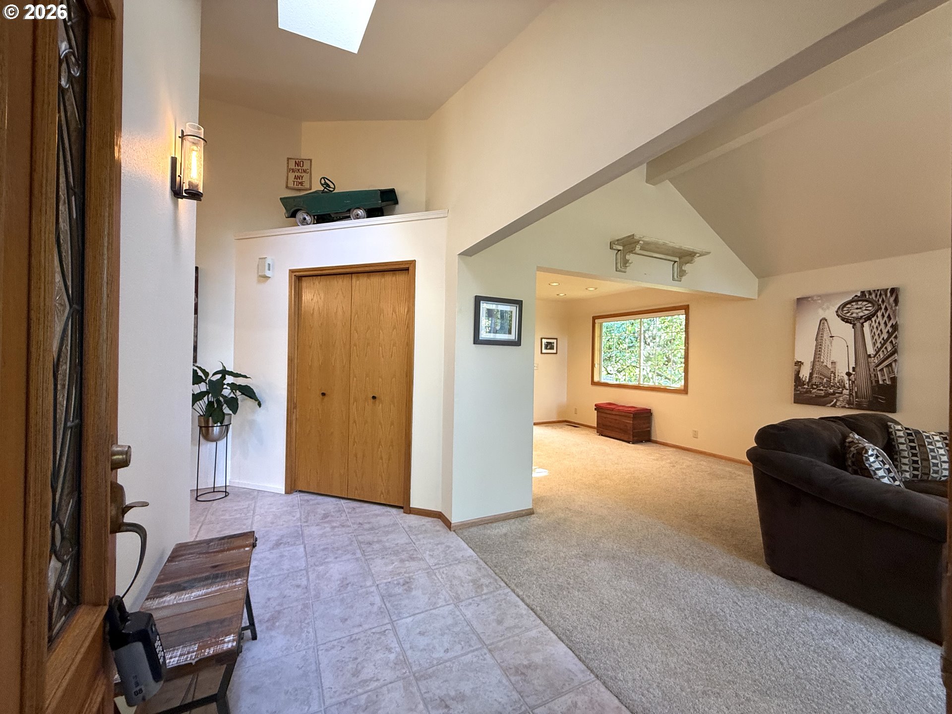 1487 Kyiv Street Springfield, OR 97477 - Photo 3 of 48 Entrance/Foyer