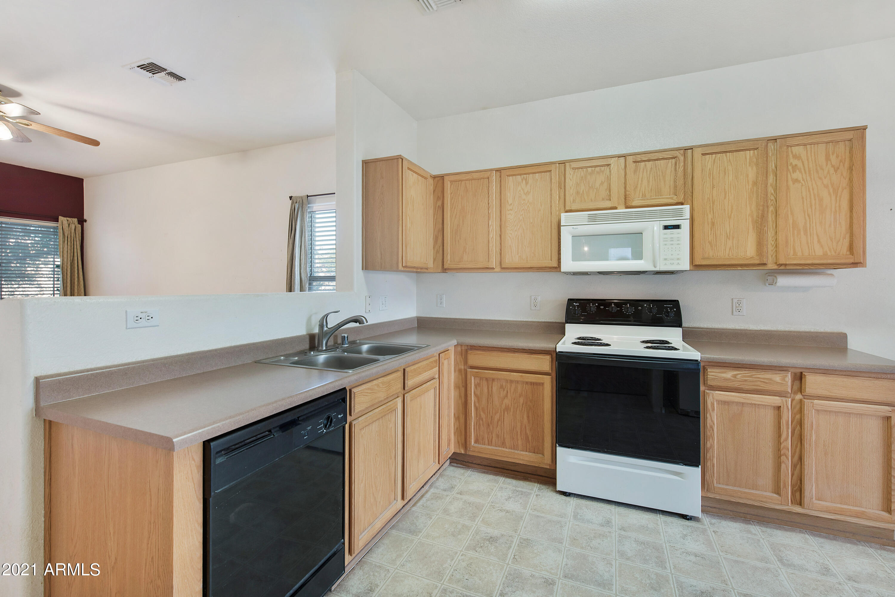13179 West Redfield Road Surprise, AZ 85379 - Photo 14 of 27 _DSC9418