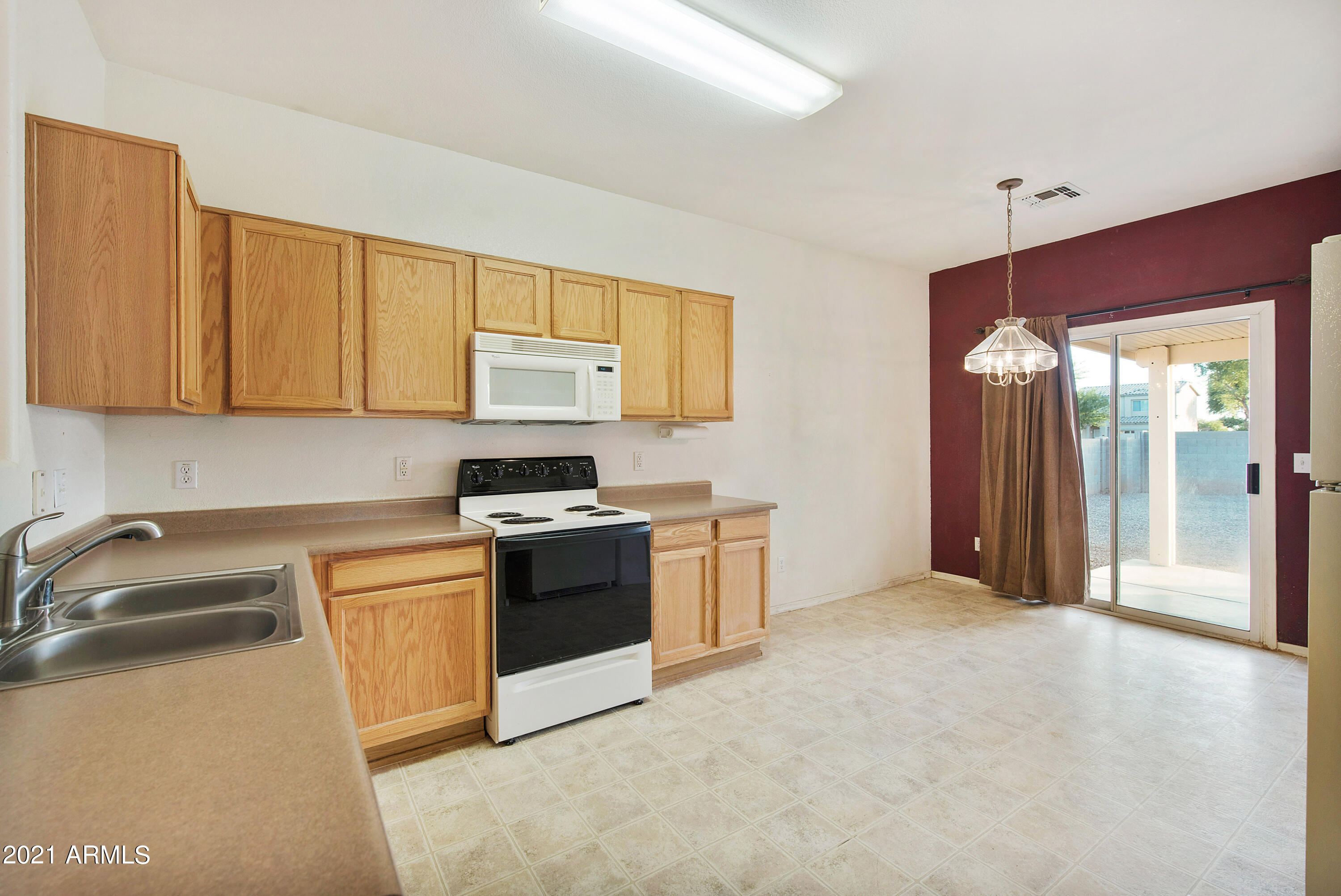 13179 West Redfield Road Surprise, AZ 85379 - Photo 3 of 27 _DSC9416