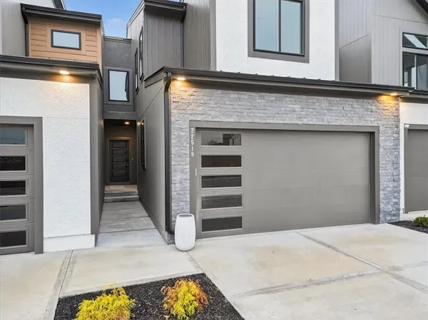 $629,000 | 9305 Aminda Street, Lenexa, KS 66227