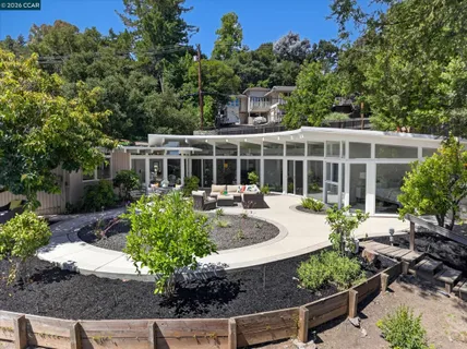 $1,898,000 | 100 El Toyonal, Orinda, CA 94563