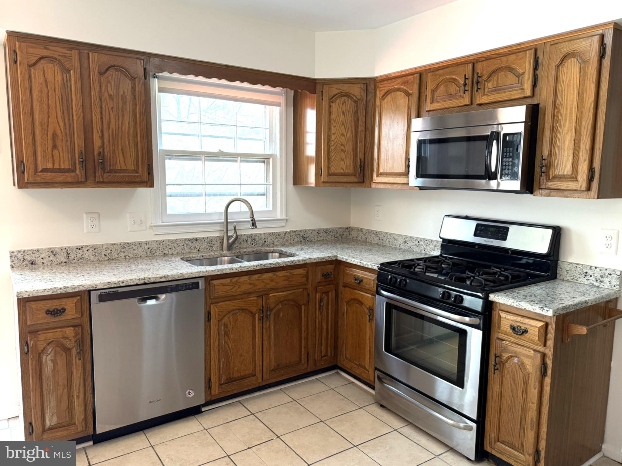 2109 Falling Creek Road Silver Spring, MD 20904 - Photo 12 of 30 Kitchen with stainless appliances