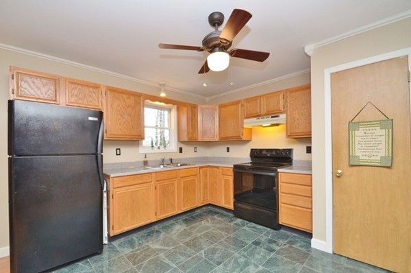 8 Manhattan Road Worcester, MA 01602 - Photo 2 of 17