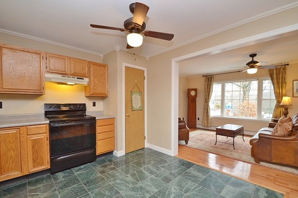 8 Manhattan Road Worcester, MA 01602 - Photo 4 of 17