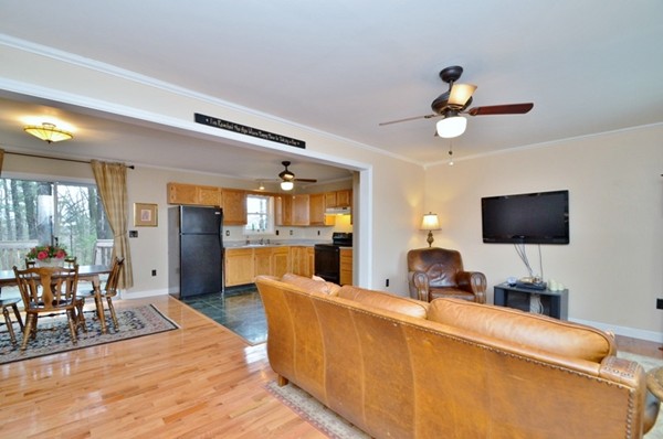 8 Manhattan Road Worcester, MA 01602 - Photo 8 of 17