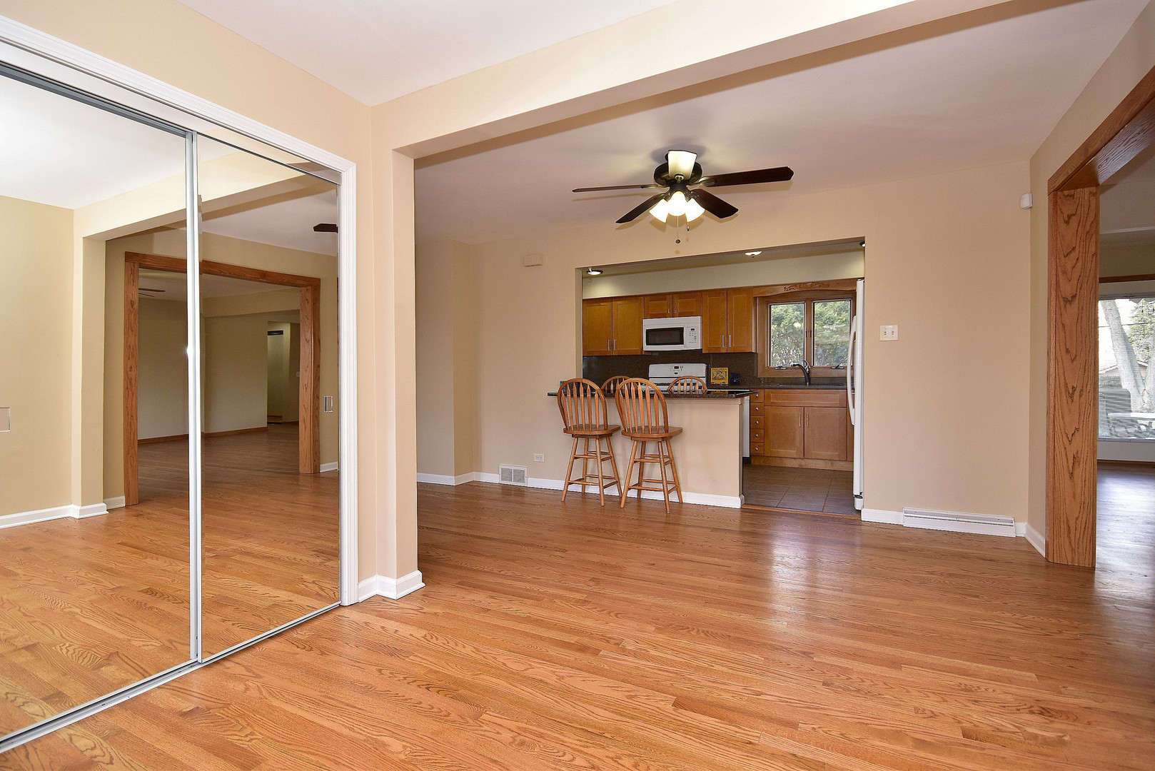 7118 High Road Darien, IL 60561 - Photo 8 of 33