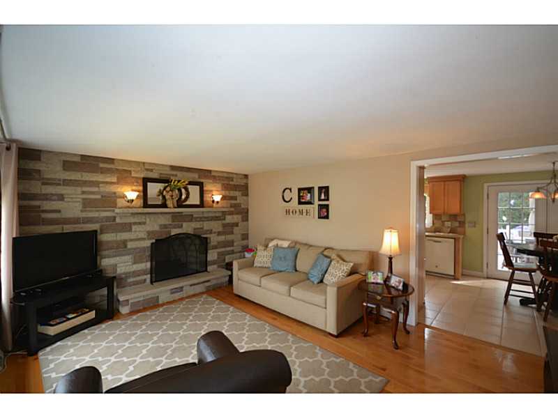 4 Rainbow Road Cranston, RI 02920 - Photo 8 of 23 Living Room.