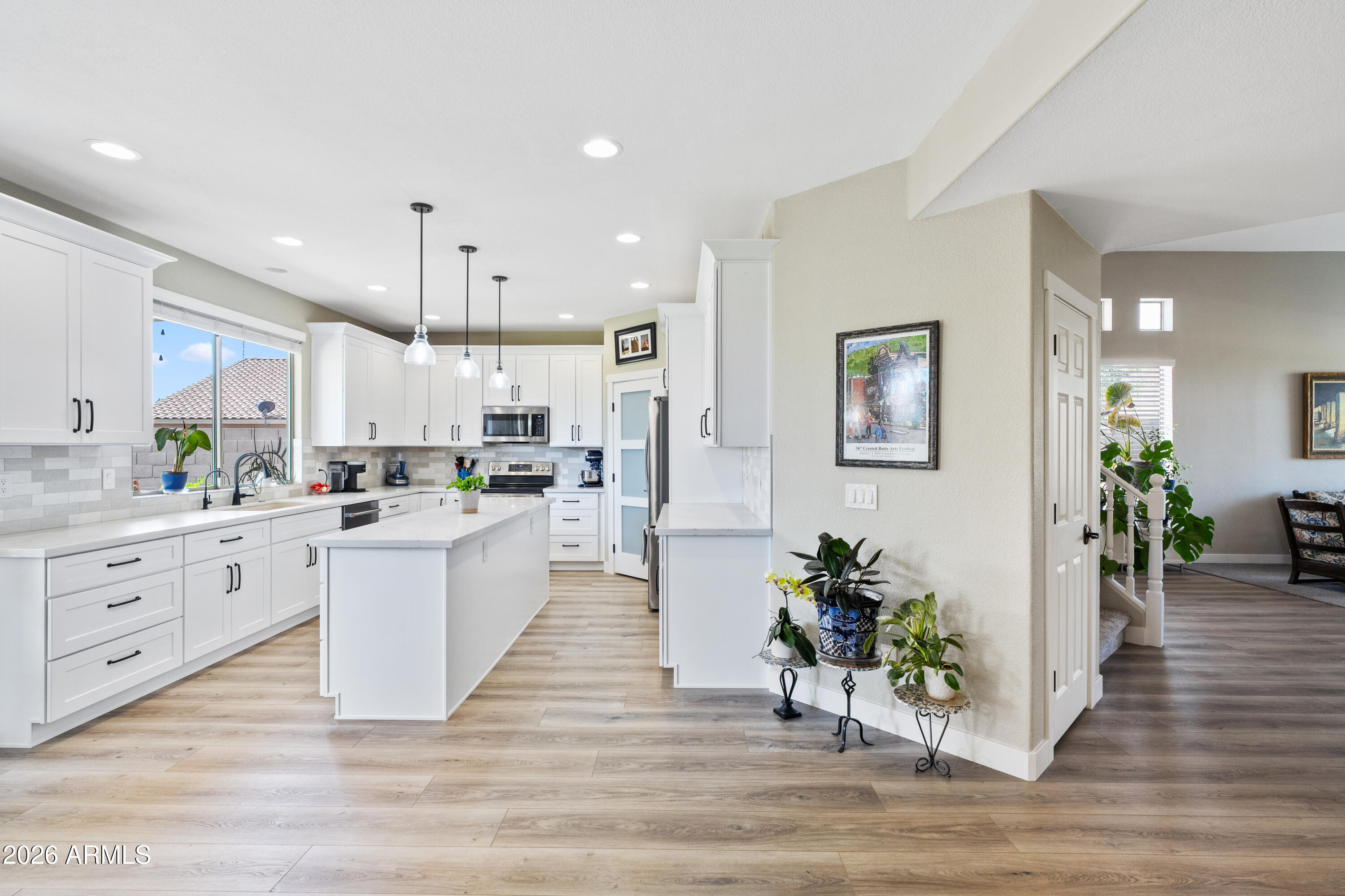 1071 East Ivanhoe Street Gilbert, AZ 85295 - Photo 7 of 41 Bright & Functional Kitchen