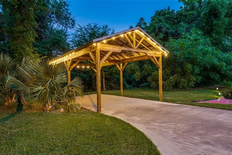 a view of a garden with trees