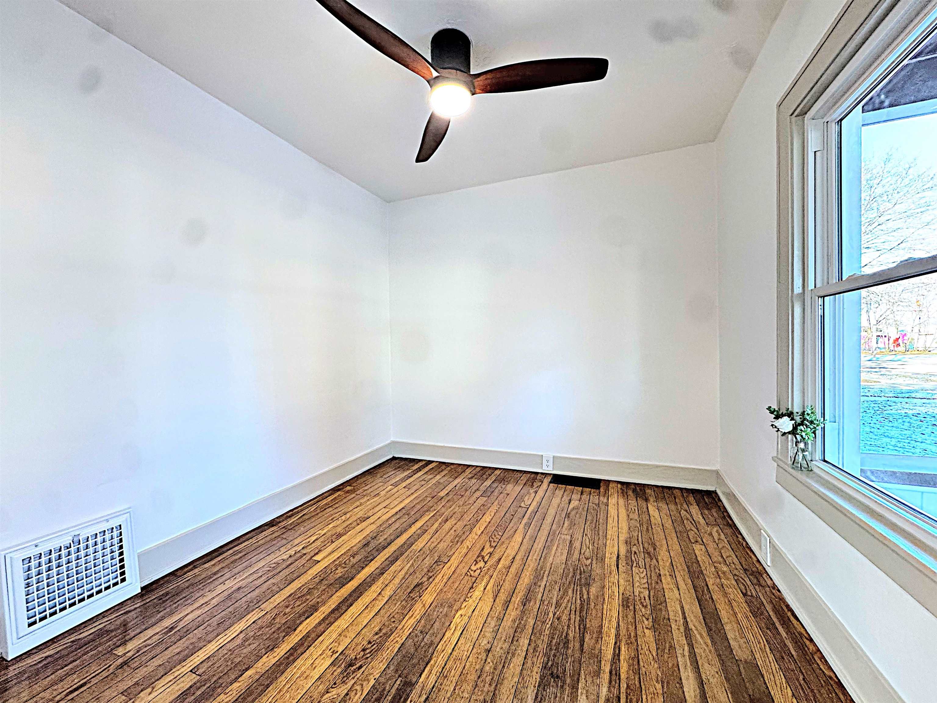 1633 Burdick Street Oshkosh, WI 54901 - Photo 14 of 21