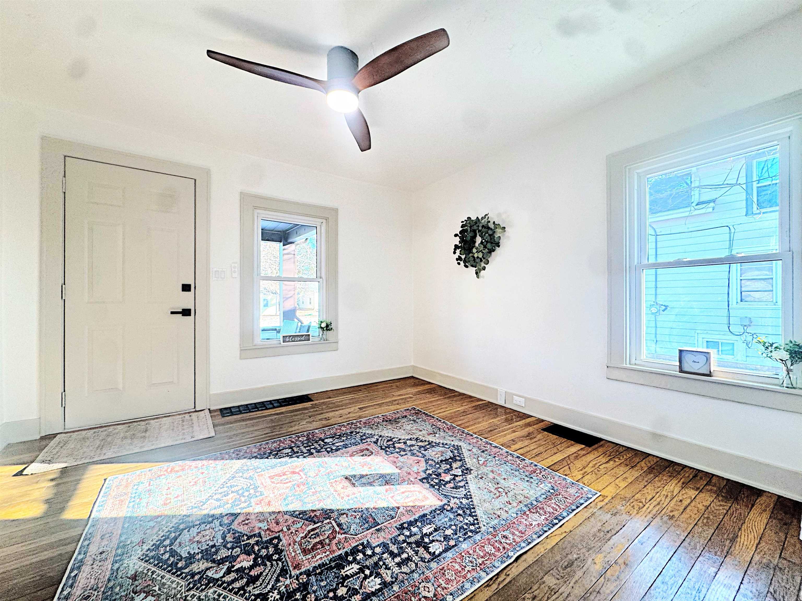 1633 Burdick Street Oshkosh, WI 54901 - Photo 3 of 21