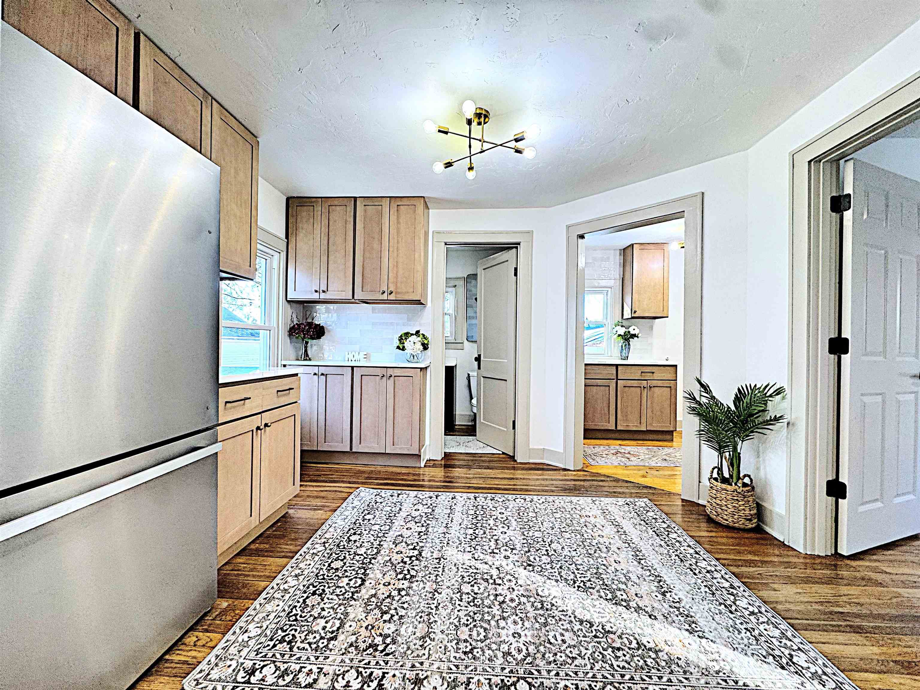 1633 Burdick Street Oshkosh, WI 54901 - Photo 4 of 21