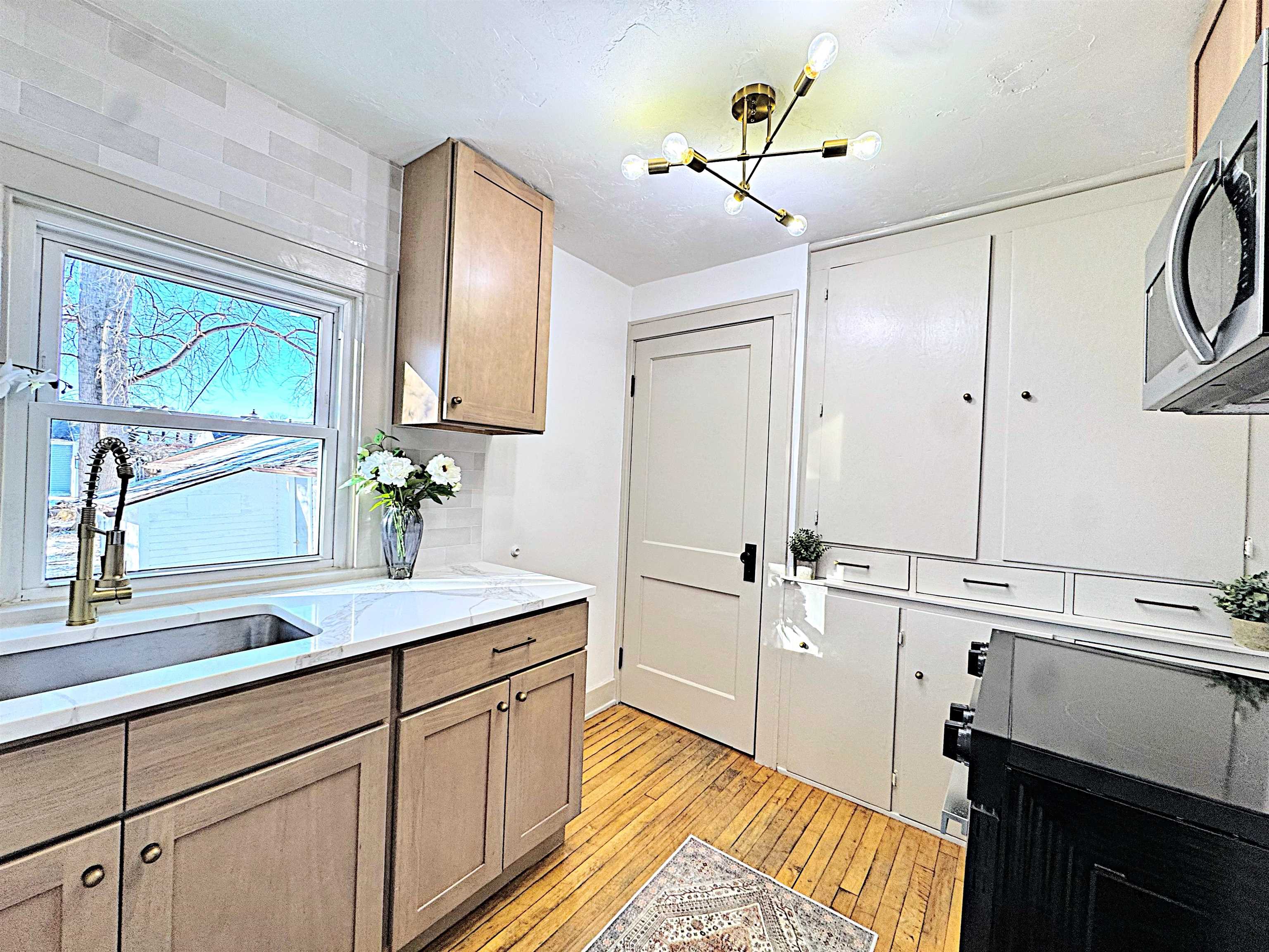 1633 Burdick Street Oshkosh, WI 54901 - Photo 5 of 21