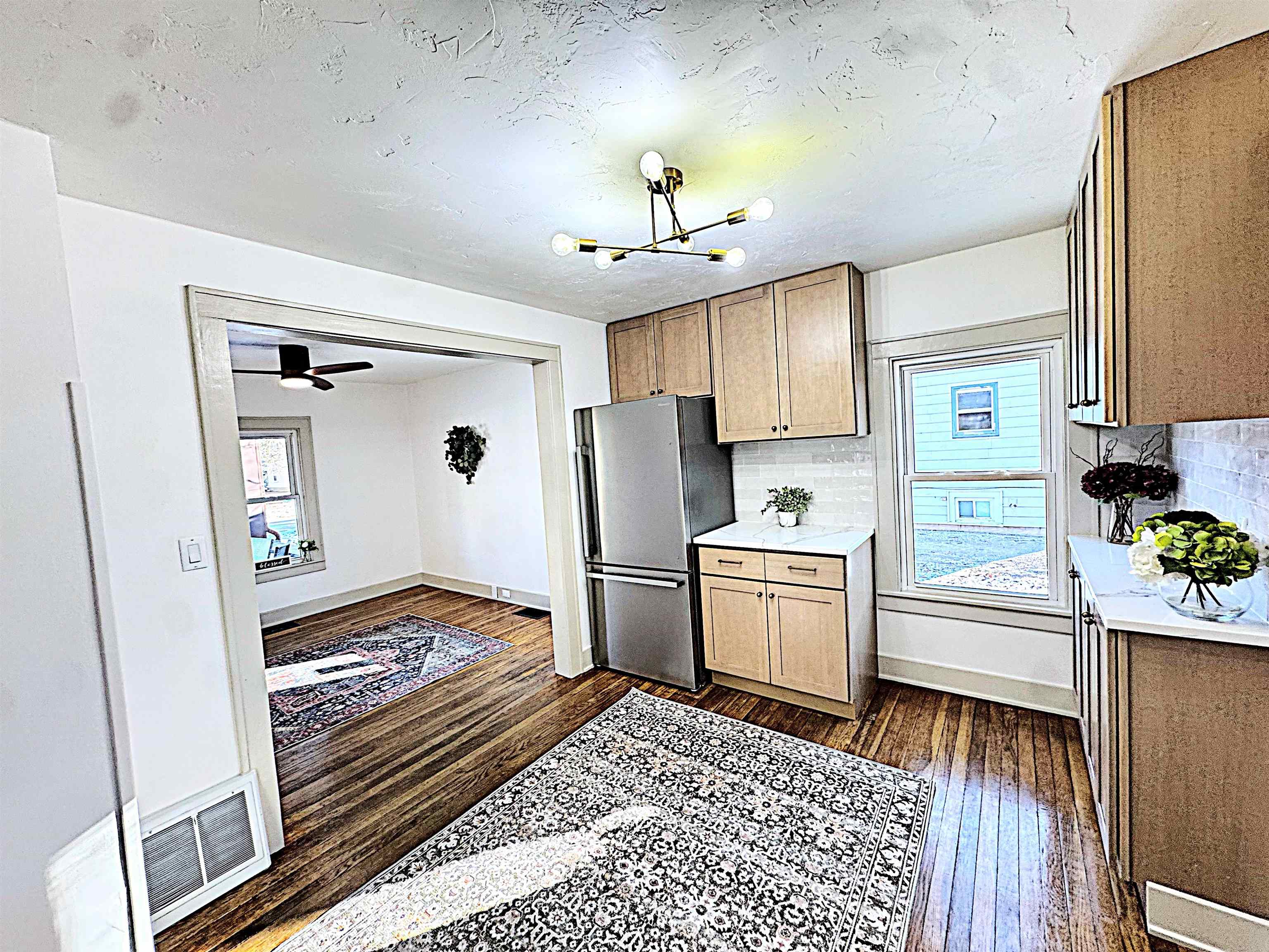 1633 Burdick Street Oshkosh, WI 54901 - Photo 8 of 21