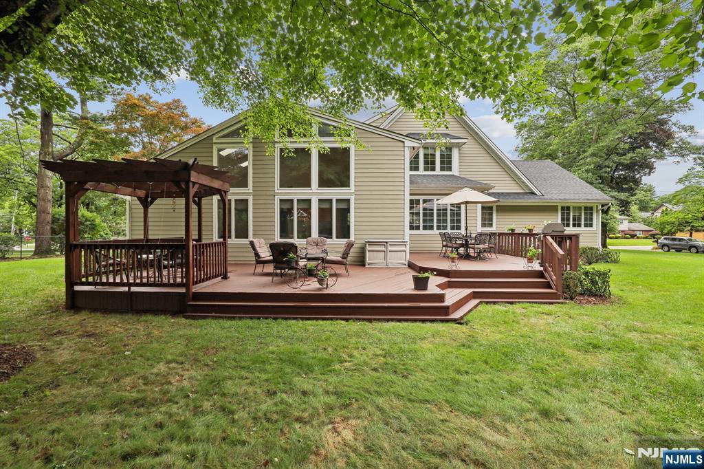 10 Arcadia Road Woodcliff Lake, NJ 07677 - Photo 31 of 33