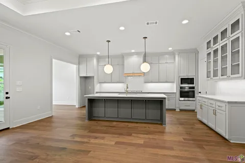 $775,000 | 8718 Brentwood Park Avenue, Baton Rouge, LA 70809