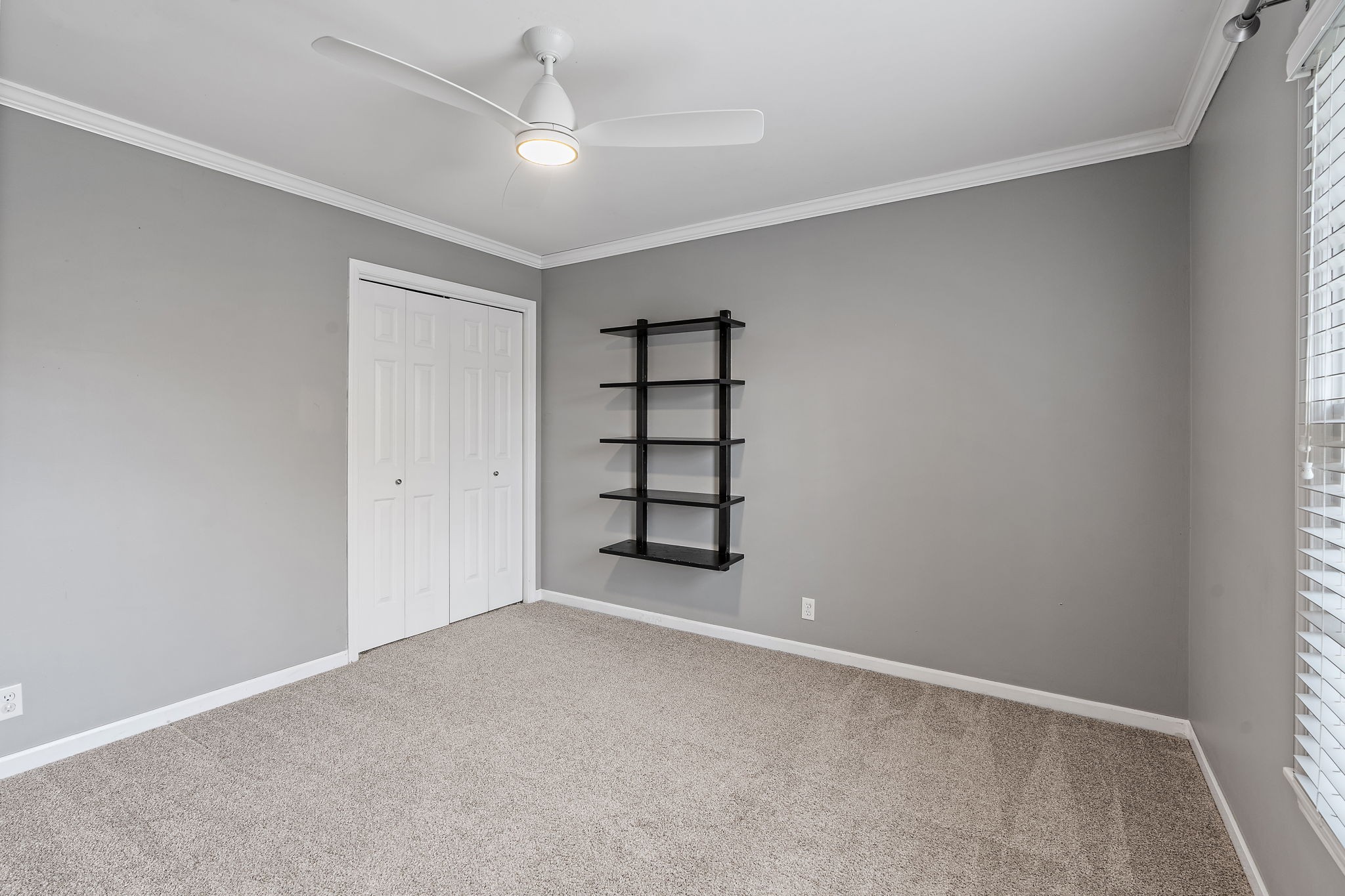 6916 Sunderland Circle Nashville, TN 37221 - Photo 27 of 43 an empty room with windows and ceiling fan