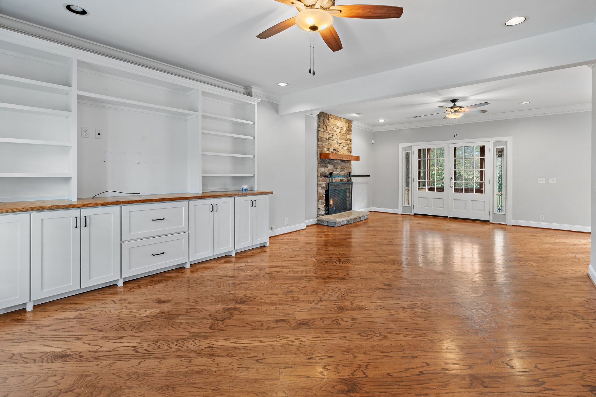6916 Sunderland Circle Nashville, TN 37221 - Photo 7 of 43 a view of an empty room with a window