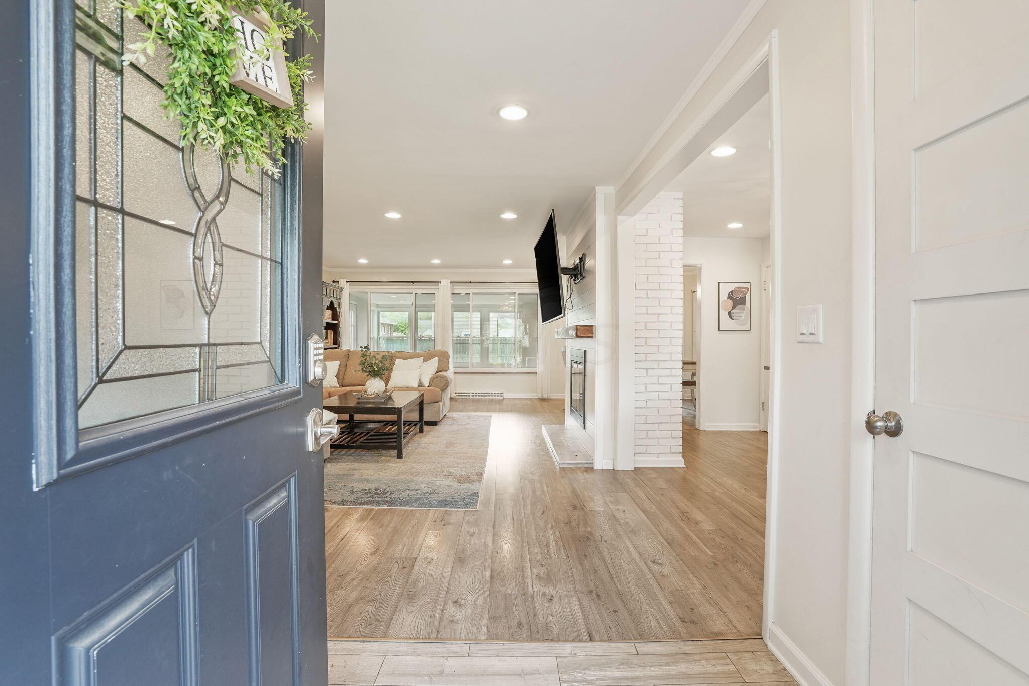 184 North Merkle Road Columbus, OH 43209 - Photo 4 of 46 Entry