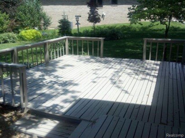 1320 Chestnut Lane Rochester, MI 48309 - Photo 13 of 13 OUTSIDE DECK