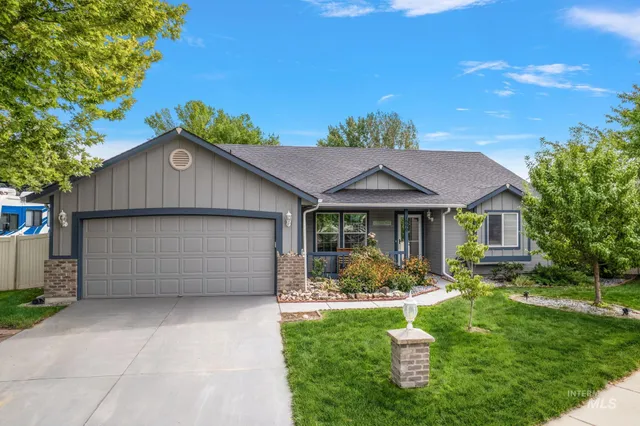 $429,900 | 1690 North Henderson Avenue, Meridian, ID 83646