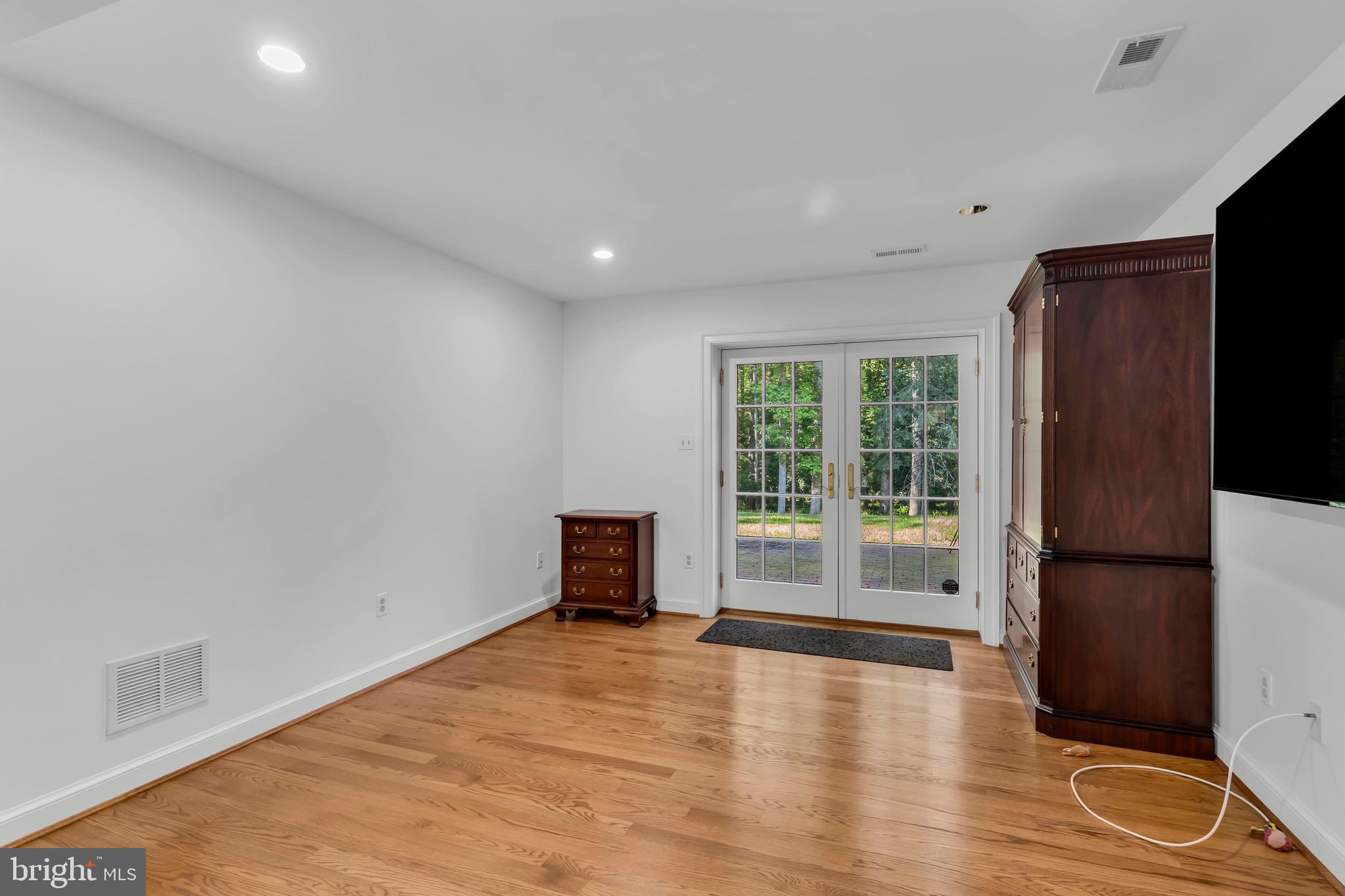 11036 Popes Head Road Fairfax, VA 22030 - Photo 40 of 49