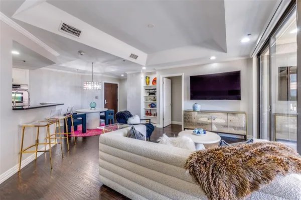 $4,000 | 5909 Luther Lane, Unit 900, Dallas, TX 75225