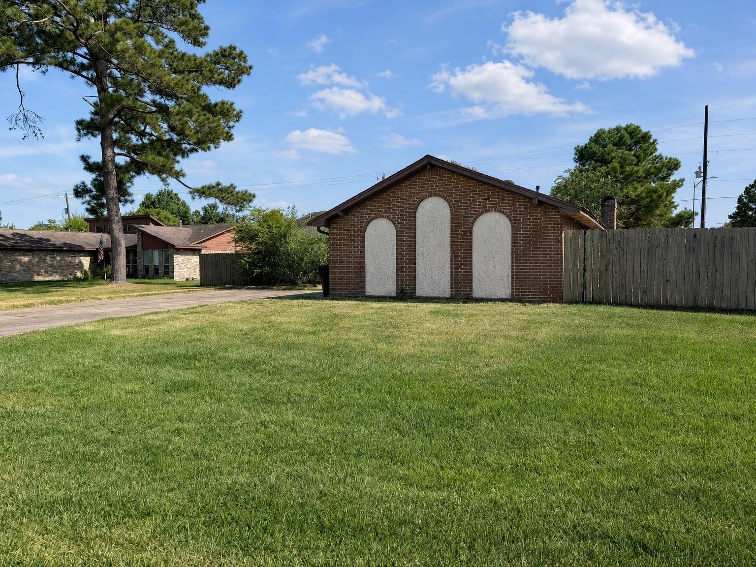 1747 Burning Tree Road Houston, TX 77339 - Photo 3 of 26 Gallery Image 3