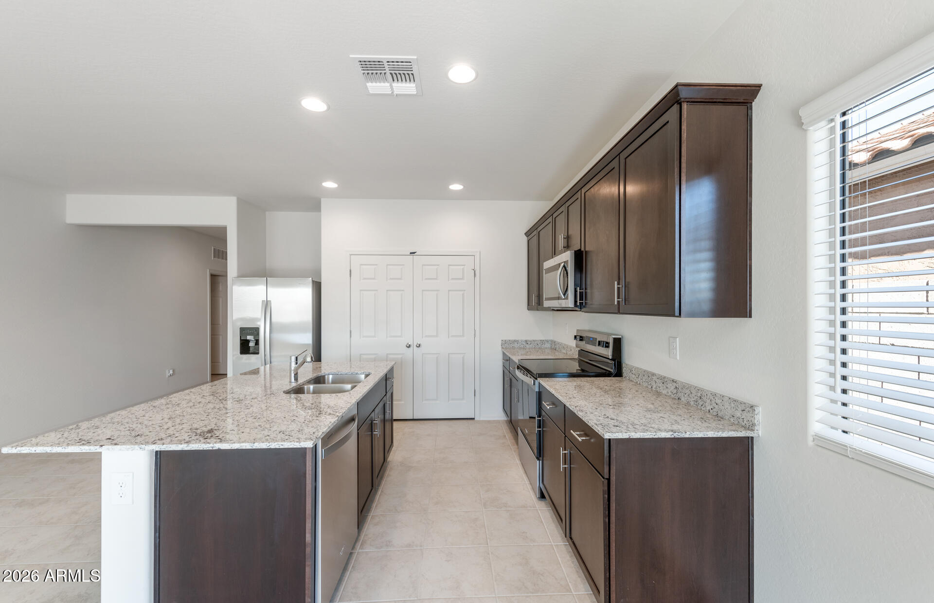 43020 West Palo Amarillo Road Maricopa, AZ 85138 - Photo 4 of 20 3 - Kitchen