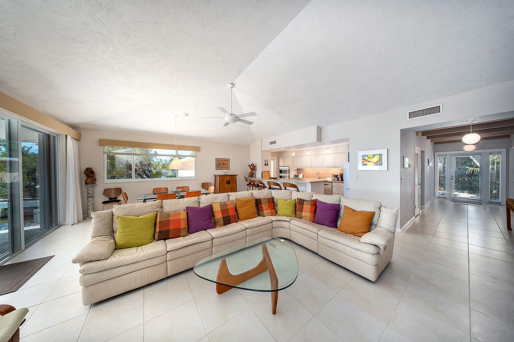 24 Treasure Road Marathon, FL 33050 - Photo 11 of 31 Living room to Foyer