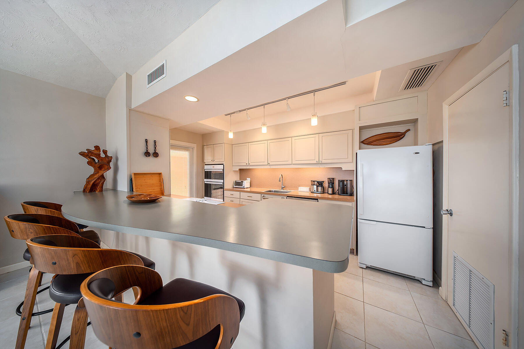 24 Treasure Road Marathon, FL 33050 - Photo 13 of 31 Kitchen
