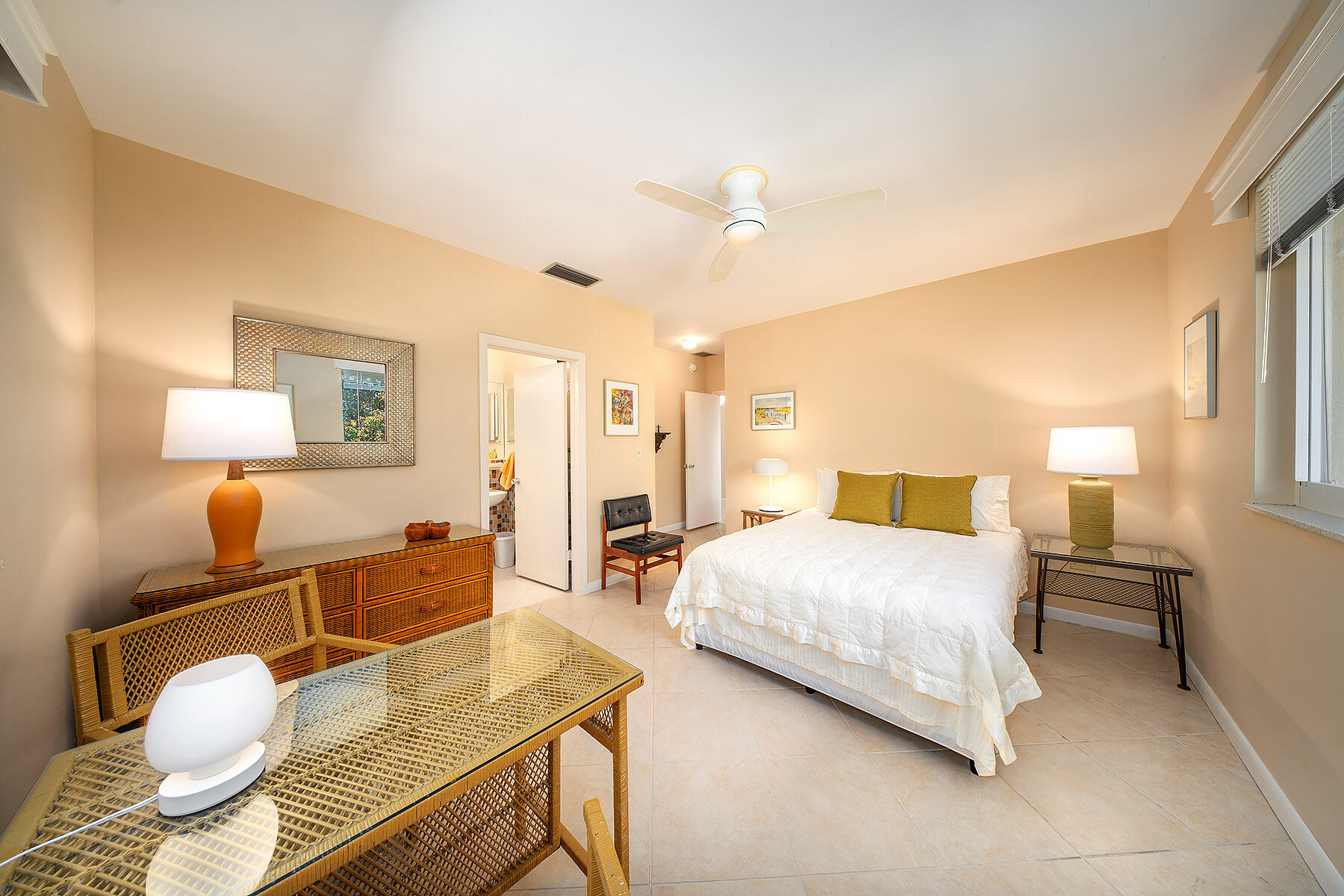 24 Treasure Road Marathon, FL 33050 - Photo 21 of 31 Guest bedroom