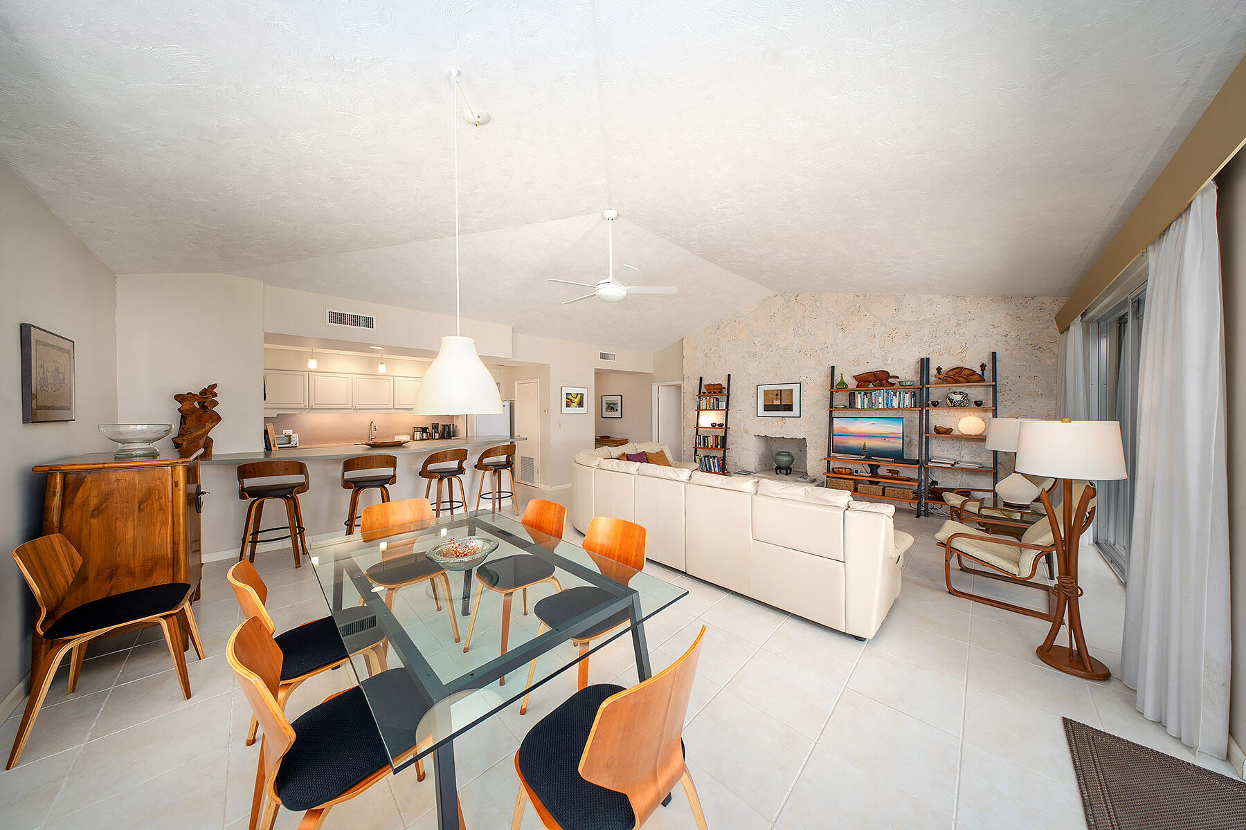 24 Treasure Road Marathon, FL 33050 - Photo 10 of 31 Living Dining Area