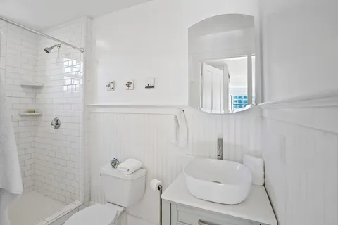 $2,825,000 | 187 Lagoon Pond Road, Tisbury, MA 02568