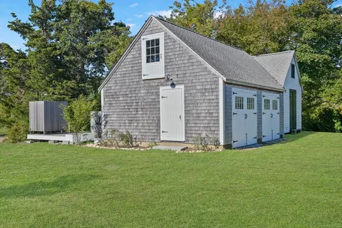$2,825,000 | 187 Lagoon Pond Road, Tisbury, MA 02568
