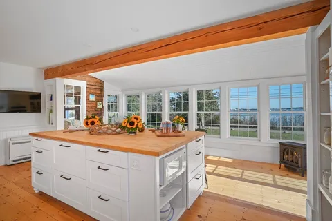 $2,825,000 | 187 Lagoon Pond Road, Tisbury, MA 02568
