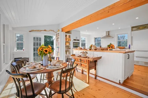 $2,825,000 | 187 Lagoon Pond Road, Tisbury, MA 02568