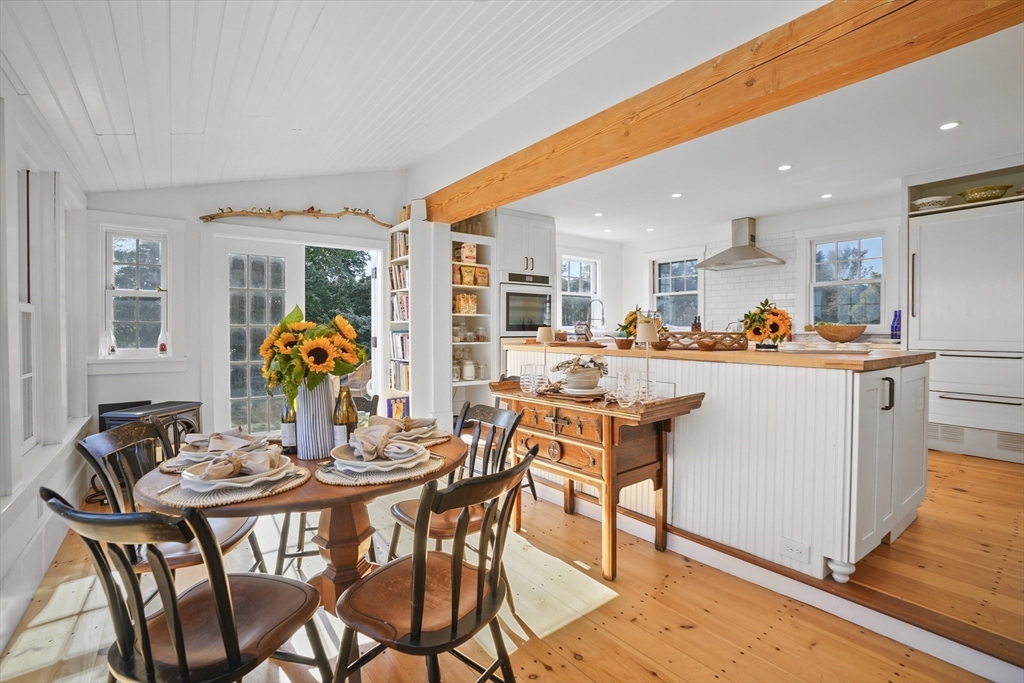 187 Lagoon Pond Road Tisbury, MA 02568 - Photo 9 of 27 a dining room filled a table and chairs