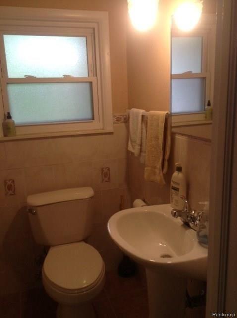 16207 Westmoreland Road Detroit, MI 48219 - Photo 11 of 13 westmoreland lav.JPG