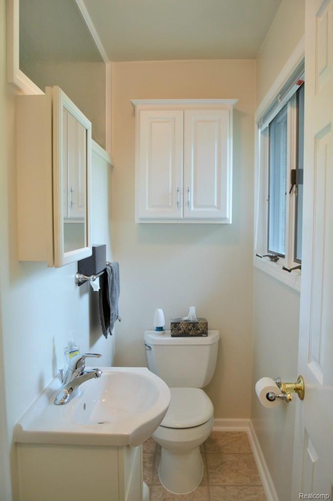1590 Nantucket Road Plymouth, MI 48170 - Photo 19 of 38 Half Bath