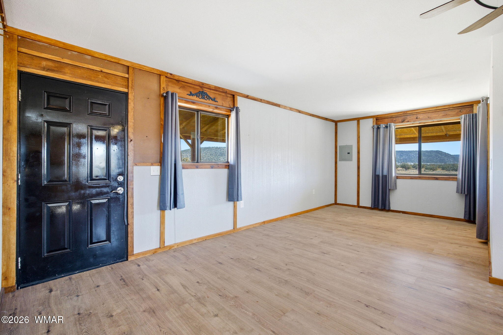 4306 El Dorado Road Snowflake, AZ 85937 - Photo 10 of 35 a view of an empty room with kitchen and wooden floor