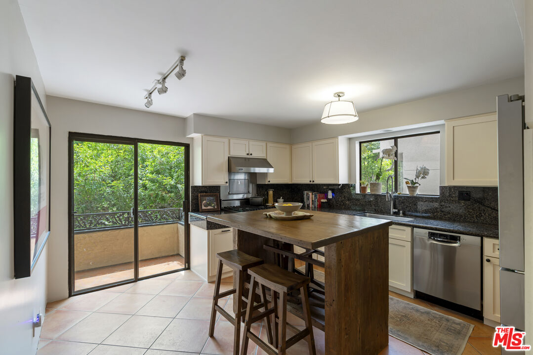 14560 Benefit Street, Unit 206 Sherman Oaks, CA 91403 - Photo 13 of 42