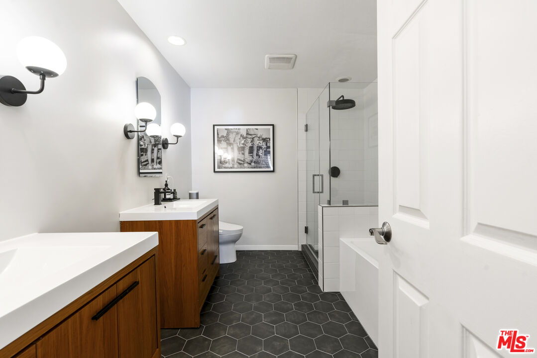 14560 Benefit Street, Unit 206 Sherman Oaks, CA 91403 - Photo 21 of 42