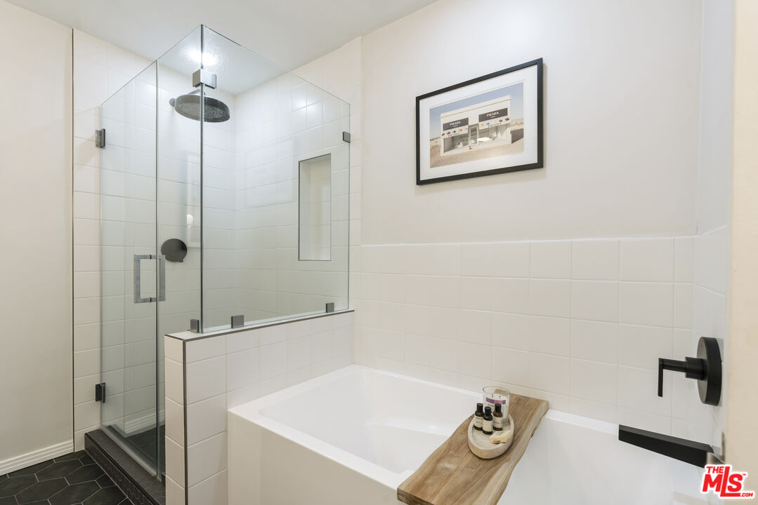 14560 Benefit Street, Unit 206 Sherman Oaks, CA 91403 - Photo 22 of 42
