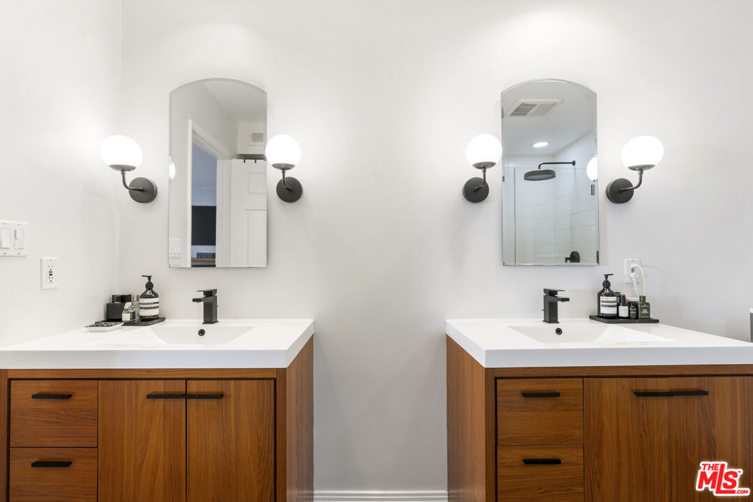 14560 Benefit Street, Unit 206 Sherman Oaks, CA 91403 - Photo 23 of 42