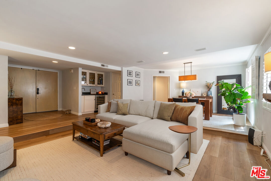 14560 Benefit Street, Unit 206 Sherman Oaks, CA 91403 - Photo 8 of 42