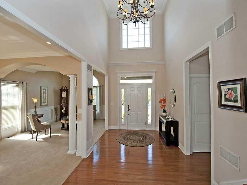 121 Rabold Drive Wexford, PA 15090 - Photo 11 of 17 Entry/Foyer.