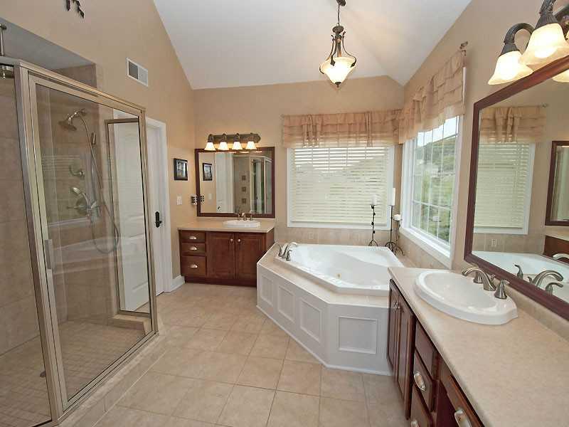 121 Rabold Drive Wexford, PA 15090 - Photo 13 of 17 Master Bath/Spa.
