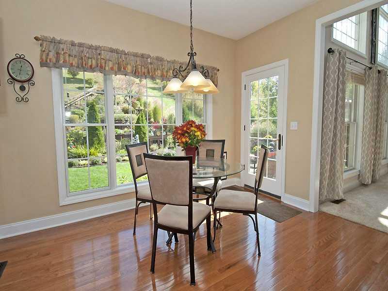 121 Rabold Drive Wexford, PA 15090 - Photo 4 of 17 Kitchen.